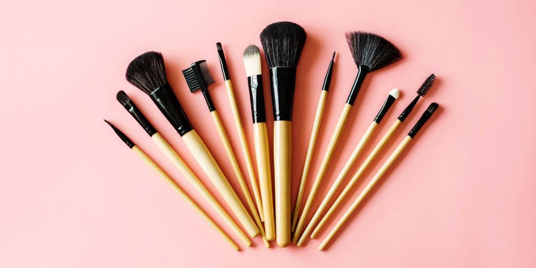 eyeshadow blending brush